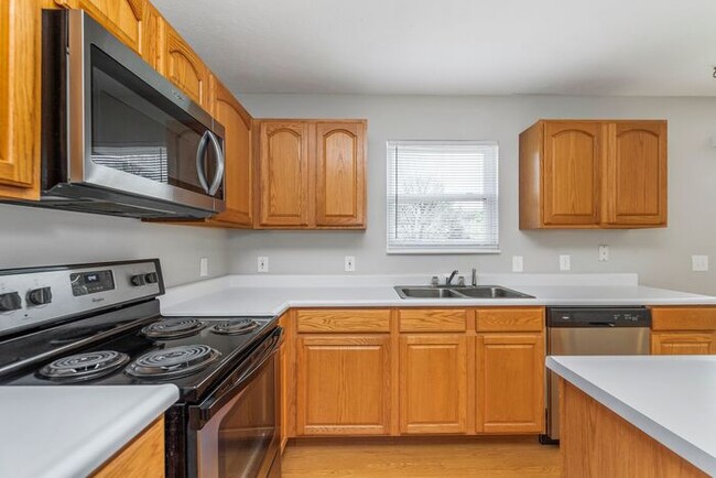 Building Photo - 4 Bedroom with a 3 Car Garage in Zionsvill...
