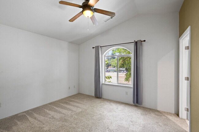 Building Photo - 190 Rivers Edge Dr