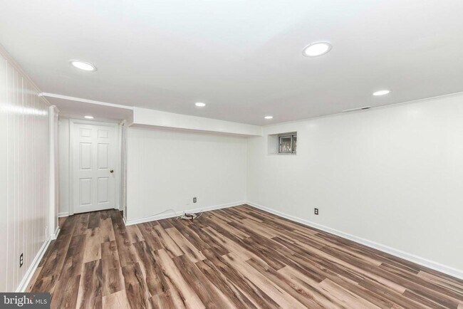 Building Photo - 3057 S Buchanan St