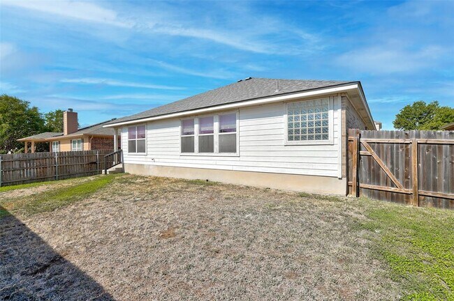 Building Photo - 1305 4 Cabin Ct