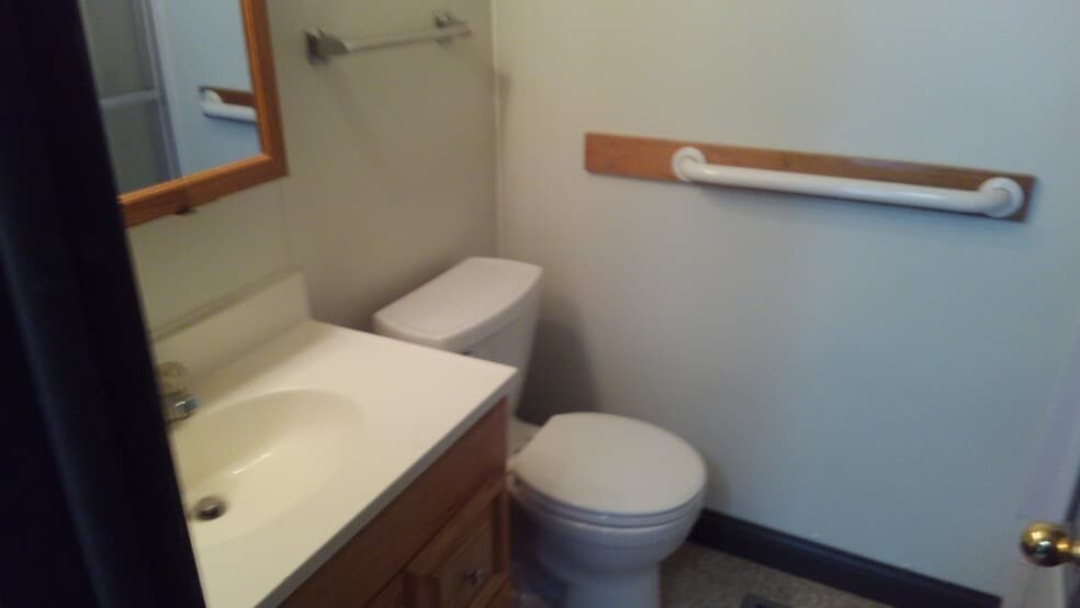Main Bathroom - 176 Stoddard Ave