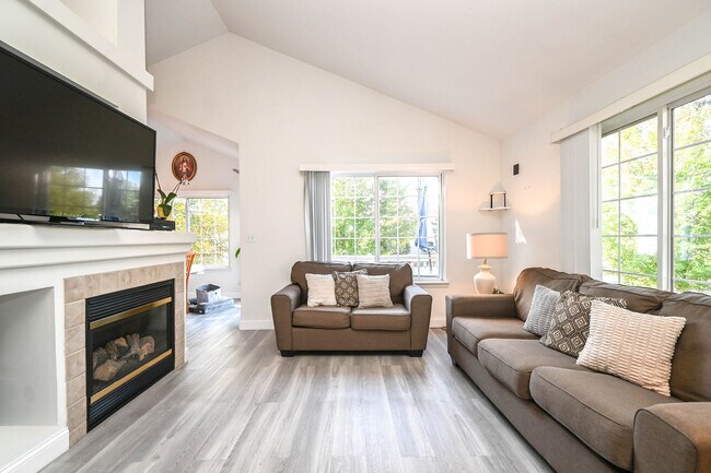 Building Photo - 714 S Rosehall Ln