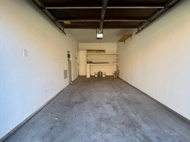 Building Photo - ELLIOT PLACE CONDOMINIUMS UPDATED/REMODELED GROUND FLOOR 1 BED PLUS DEN UNIT WITH 1 CAR GARAGE