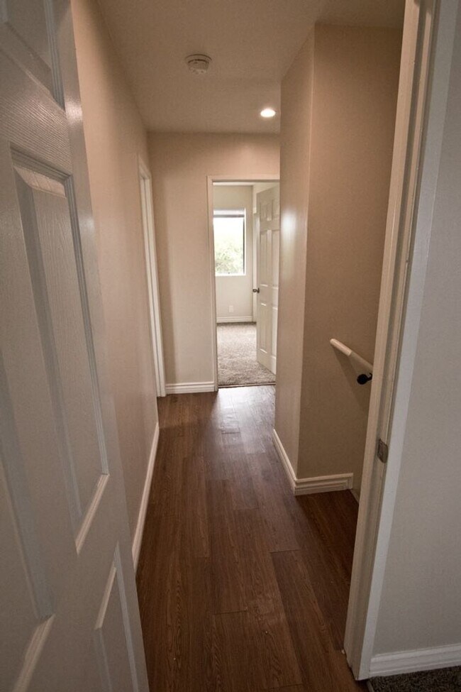 Building Photo - Beautiful 4BR/3 Full BA single family home with large yard