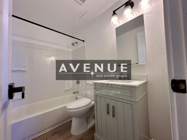 Building Photo - 5931 Maple Ave