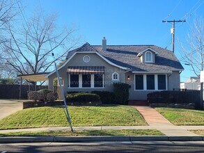 Building Photo - Action Properties R.E.S. Inc offering Central Roseville 2 Bed, 1bath  Carport Parking, Large yard...