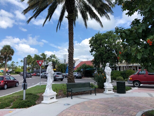 Building Photo - 3605 Iroquois Ave