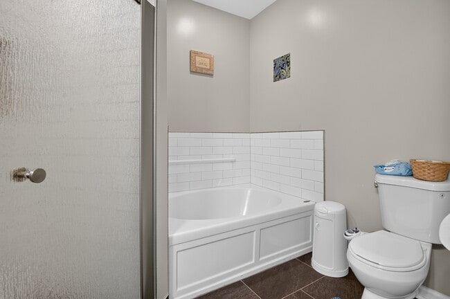 Building Photo - 2921 Deer Hollow Way