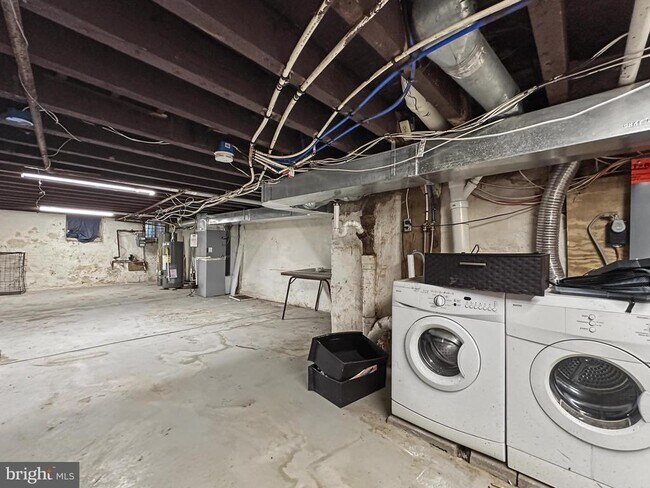 Building Photo - 2023 N Gratz St