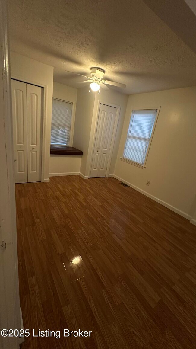 Building Photo - 1509 Sharon Dr