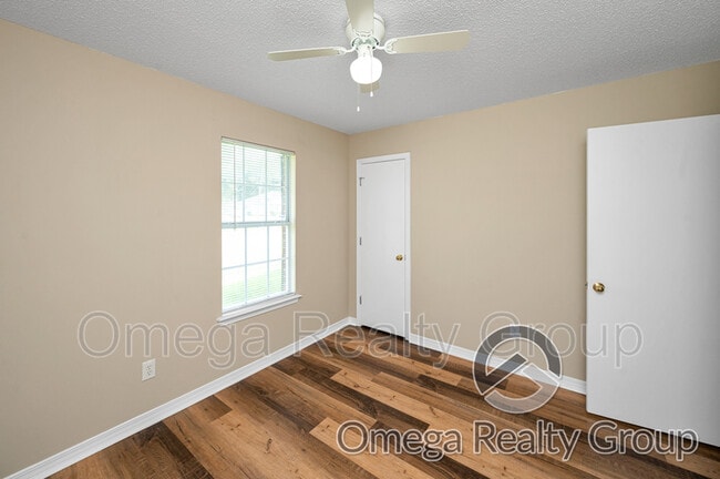 Building Photo - 3020 Barlett Dr