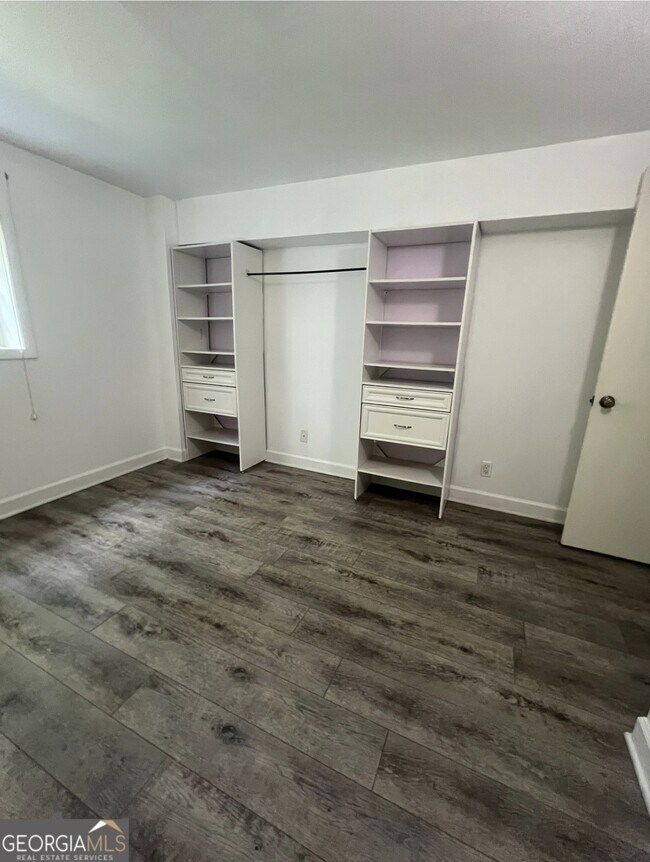 Building Photo - 3990 Admiral Dr