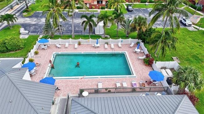 Building Photo - 9421 S Ocean Dr