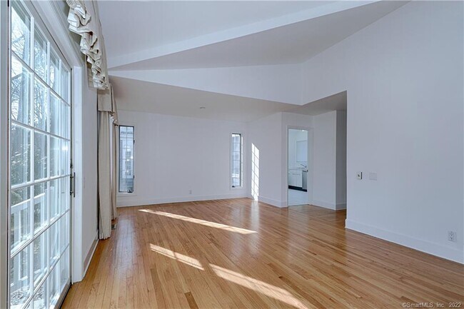 Building Photo - 230 Saugatuck Ave