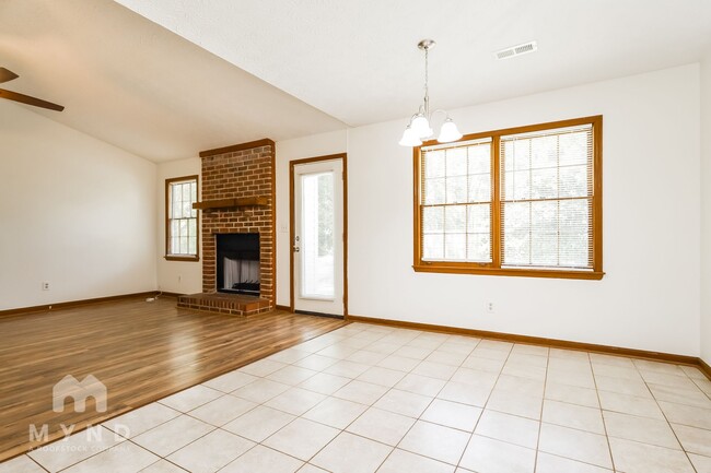 Building Photo - 608 Creekwood Ct SE