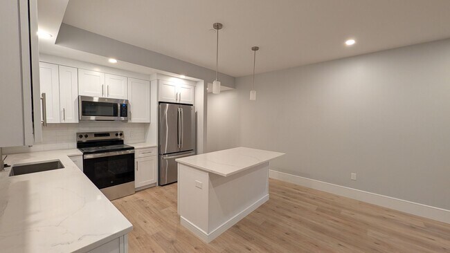 Building Photo - Brand New Unit for 8/1 - 2-Bed/2-Ba w/ Laundry in Unit