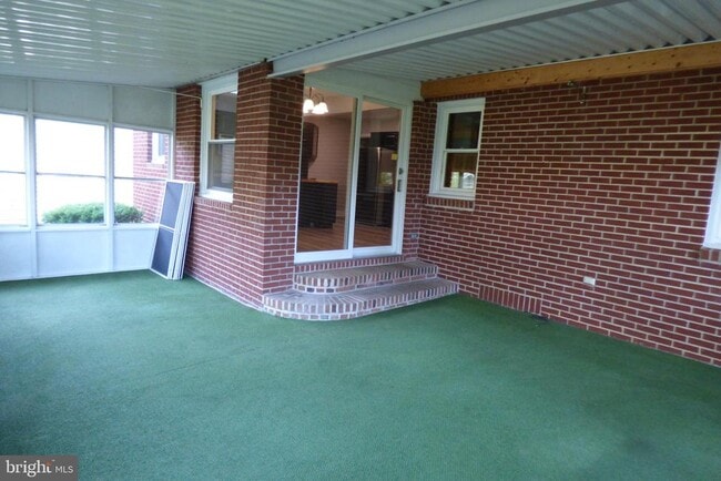 Building Photo - 430 Moul Ave