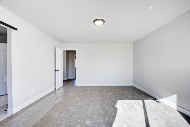 Building Photo - Willow Creek Home 4BR/3BA with attached 2 car garage! AVAIL 7/15/26