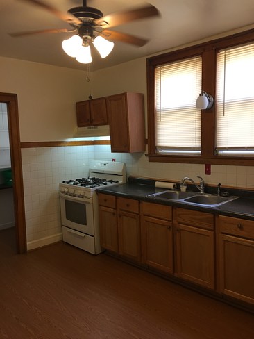 Kitchen - 4865 W Concord Pl