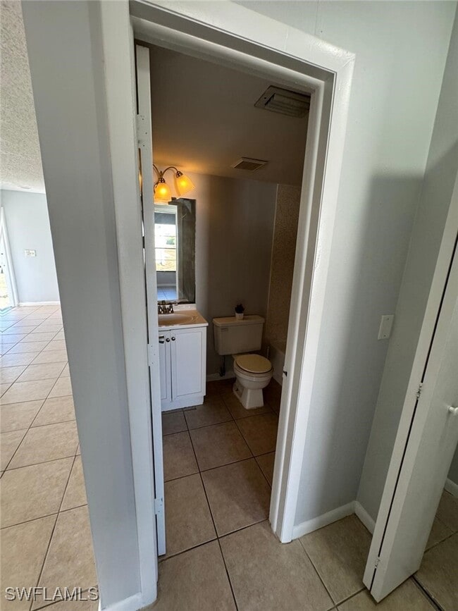 Building Photo - 3004 Santa Barbara Blvd