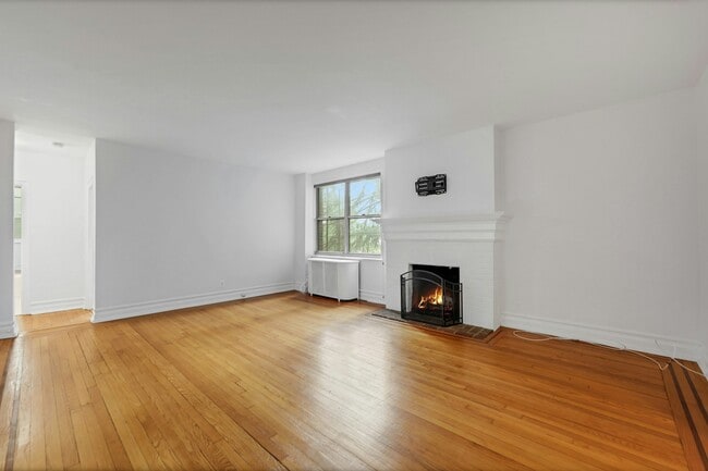 Building Photo - 100 E Palisade Ave