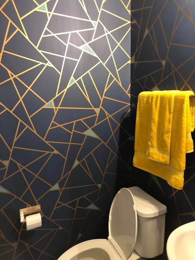 Half restroom - 3004 Ewell Ln