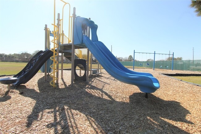 Building Photo - 4611 Silver Fox Dr