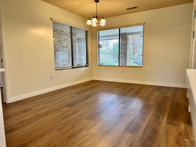 Building Photo - Haggin Oaks Cul De Sac Beauty! Best Schools and Shopping! 3Bed 2Bath $2,750Rent $2,750Deposit App...