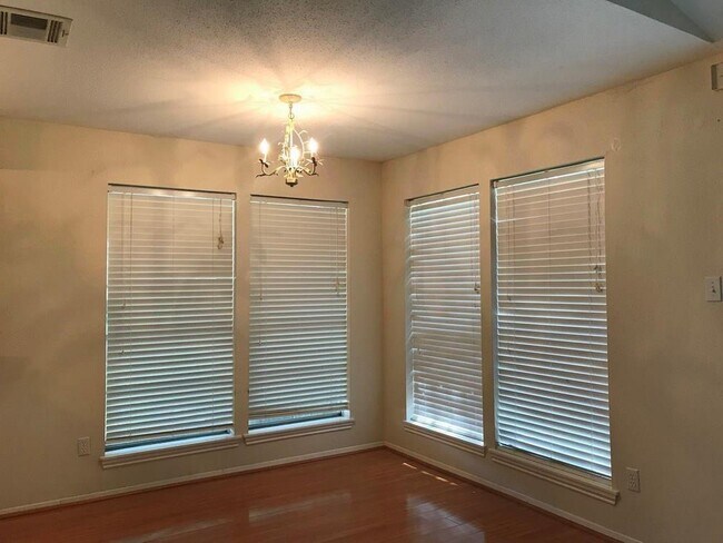Building Photo - 1103 Ashdale Dr