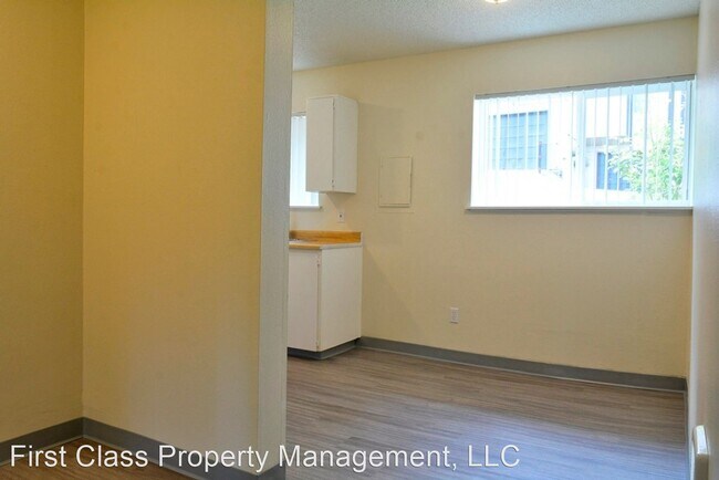 Building Photo - 3618 SW Beaverton Hillsdale Hwy
