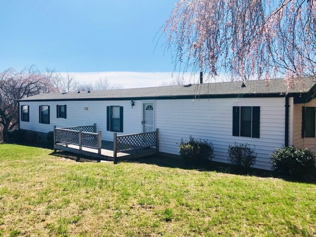 Building Photo - MOVE-IN READY! NO HUD OR SECTION 8