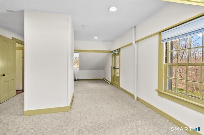 Building Photo - 185 Main St