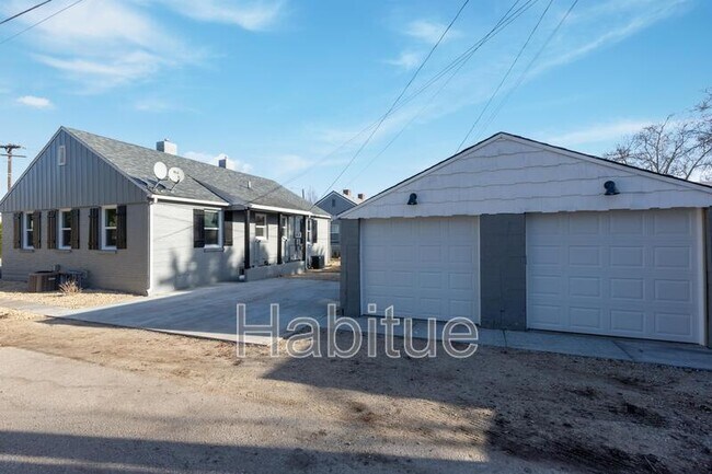 Building Photo - 1000 N 27th St