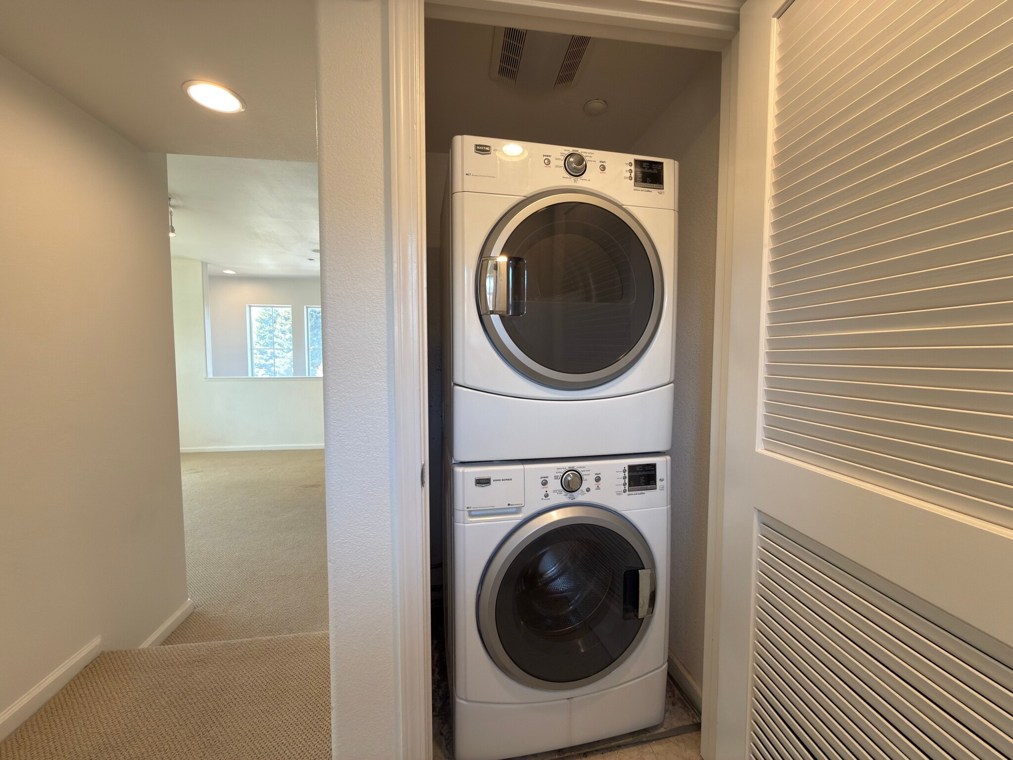 In-Unit Washer and Dryer - 300 Presidio St
