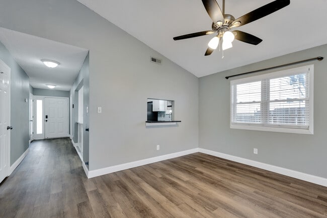 Building Photo - 1400 Riverside Dr