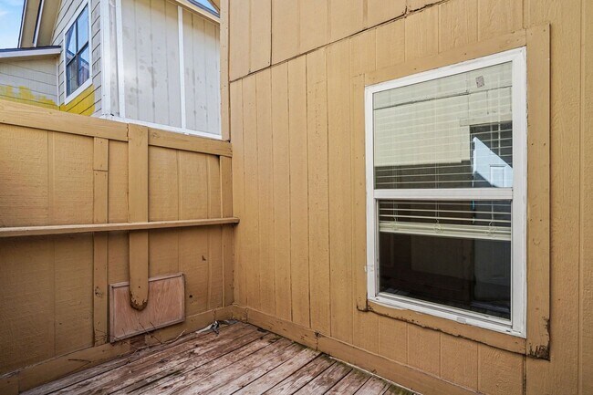 Building Photo - Charming 3-1-1 in S Dallas