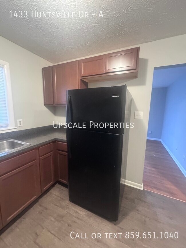 Building Photo - 1433 Huntsville Dr