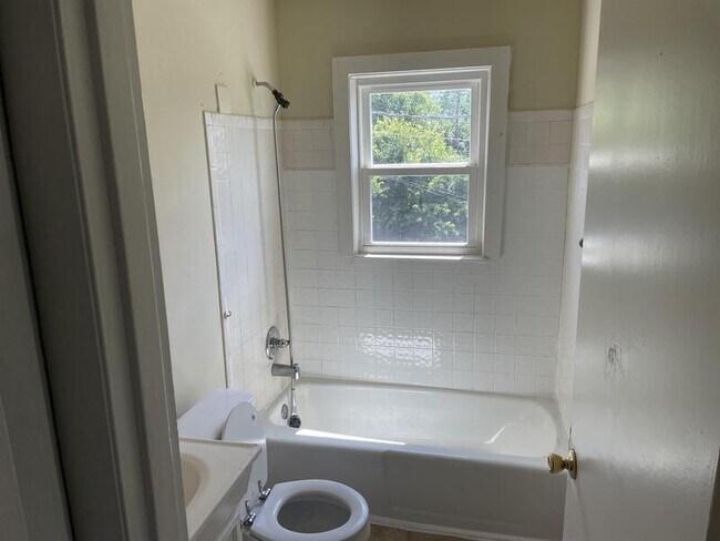 Building Photo - 1824 Augusta Dr