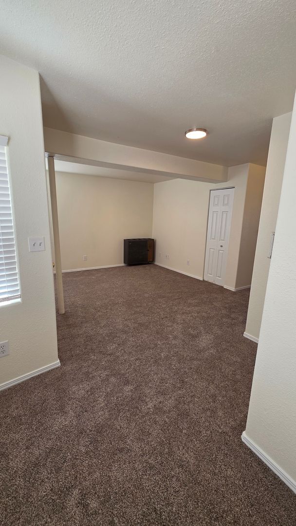 Building Photo - $1111 | 1BR/1BA | Cozy Lower Duplex Unit in Fountain Valley