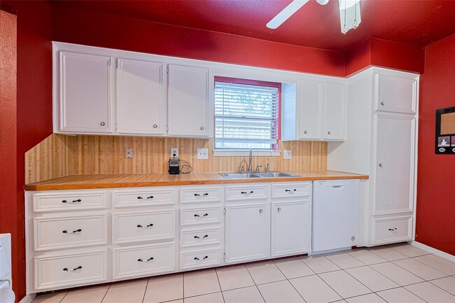 Building Photo - 2762 Foliage Green Dr