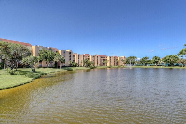 Building Photo - 450 Egret Cir