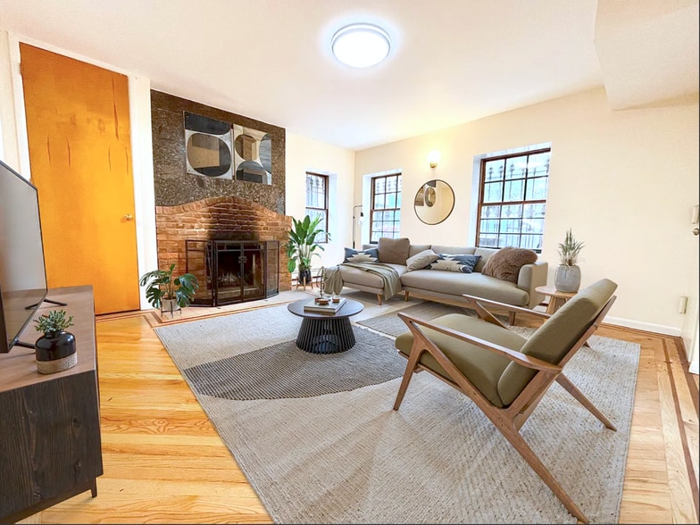 Primary Photo - 32 Greene Ave