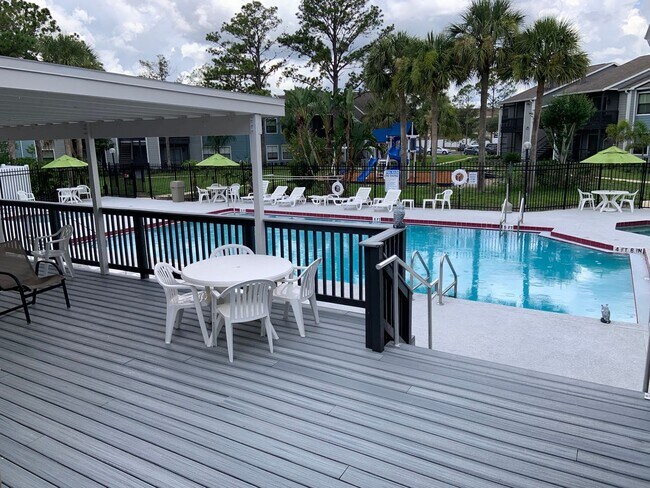 Building Photo - ** Move in Special $500 off your first months rent** FABULOUS 2 Bedroom/1 Bath Condo!!