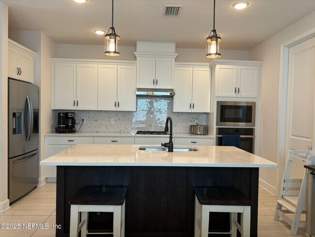 Building Photo - 263 Union Hill Dr