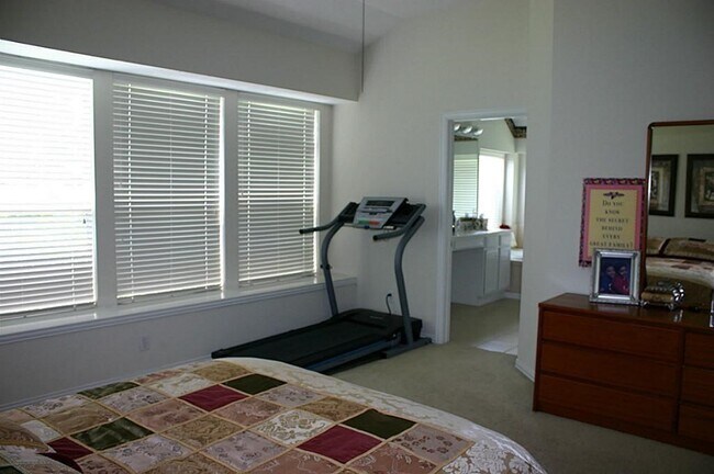 Building Photo - 10135 Lazy Lagoon