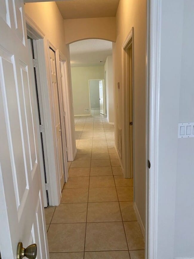 Building Photo - 4/2/2 With screened in porch in Indian Trails area!