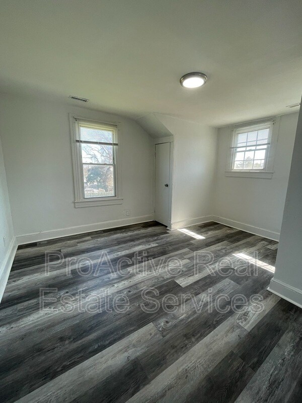 Building Photo - 815 W 34th St