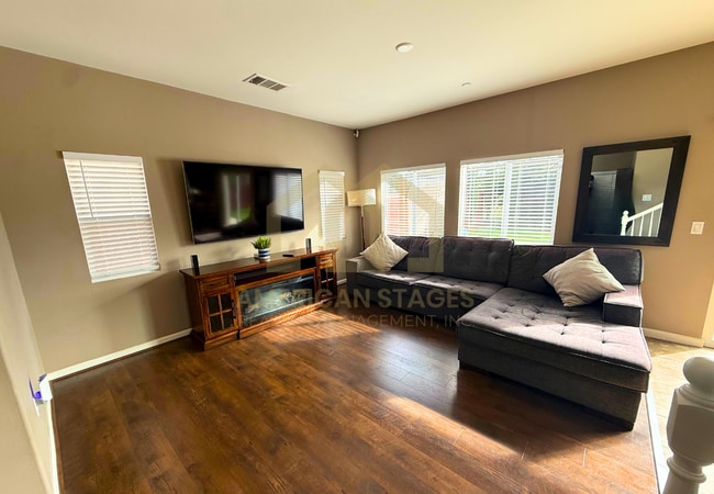 Building Photo - 2050 Green Ridge Cir