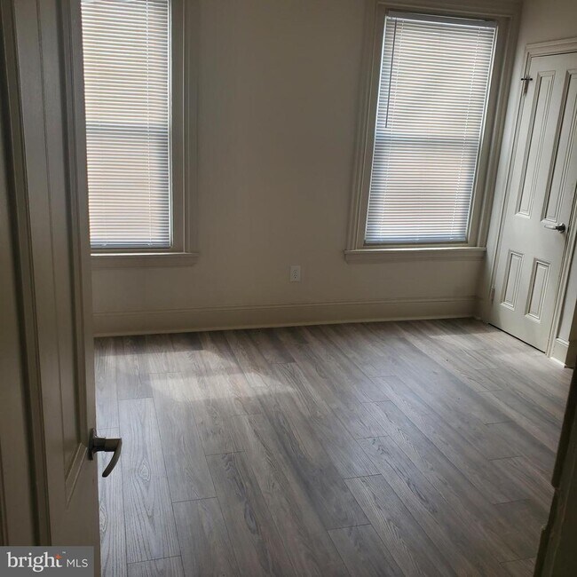 Building Photo - 1725 N 27th St