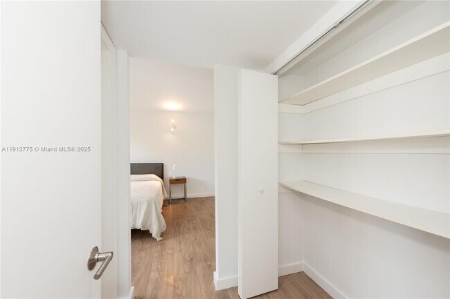 Building Photo - 1881 Washington Ave